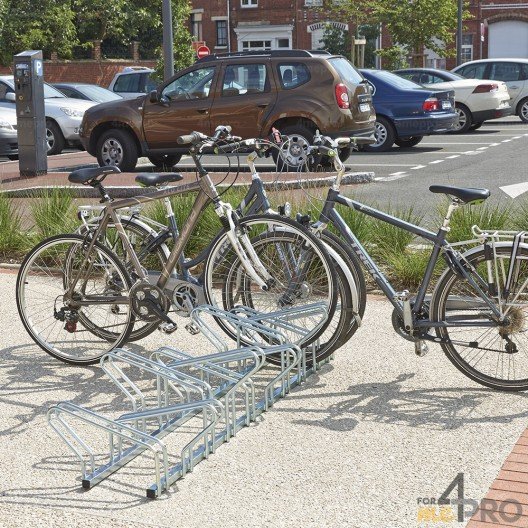 Range 20 vélos au sol face à face