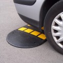 Ralentisseur caoutchouc avec bandes jaunes entier