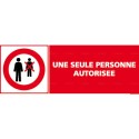 https://www.4mepro.com/26801-medium_default/panneau-rectangulaire-une-seule-personne-autorisee.jpg