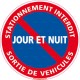 Panneau rond Stationnement interdit - jour et nuit - sortie de véhicules