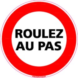 Panneau rond d'interdiction de circuler Roulez au pas