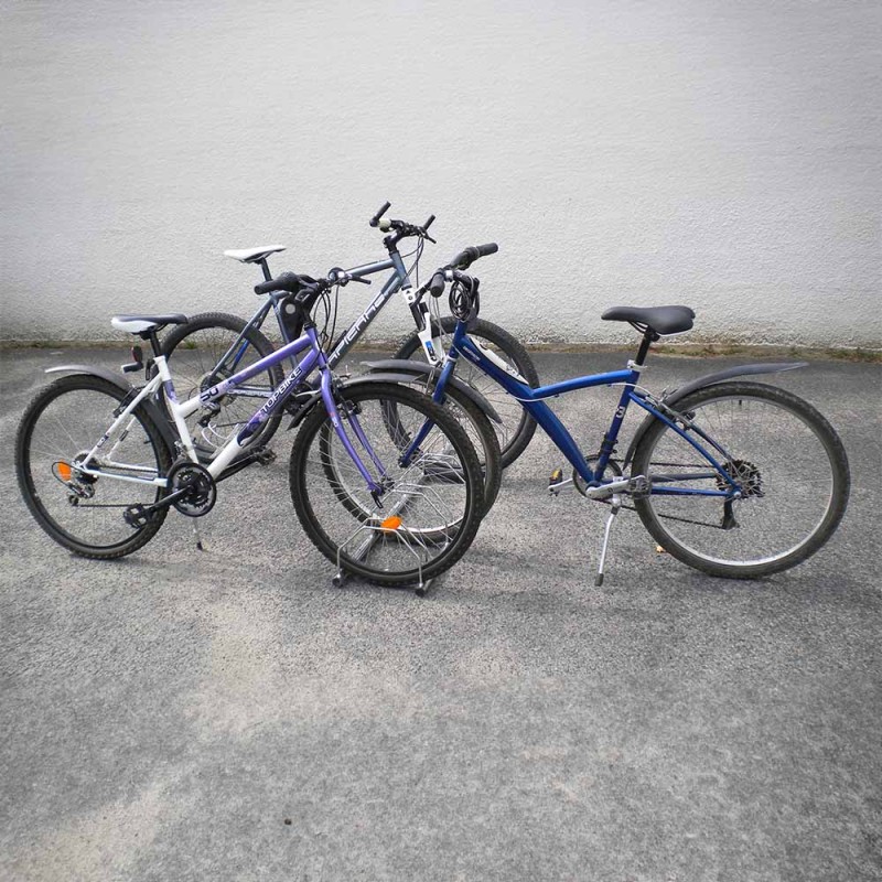 Indica Vaincu réserve ratelier vélos mural lier shabiller épicerie