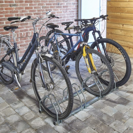 Râtelier 4 vélos - 3 largeurs de pneus différentes